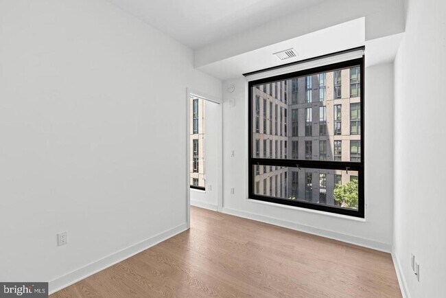 Building Photo - 1650 Silver Hill Dr
