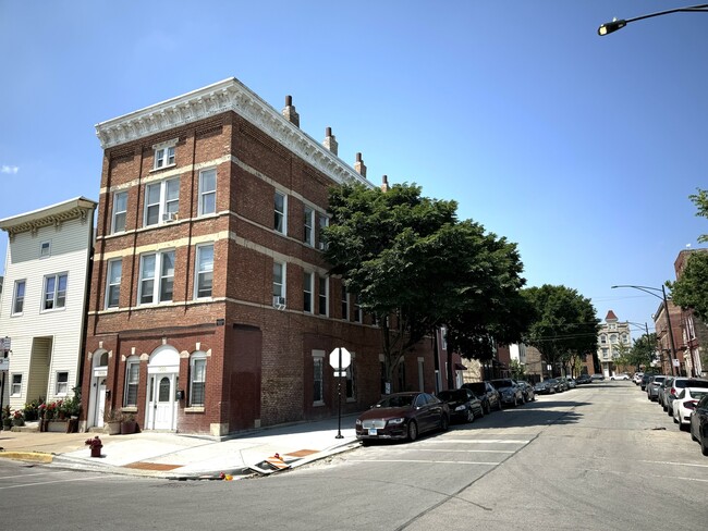 Primary Photo - 1900 S May St