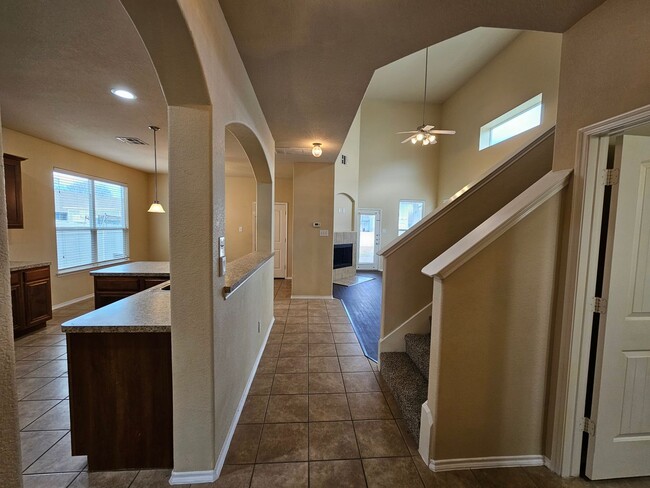 Building Photo - Available now ready for immediate move in  $500 off second month's rent move in special