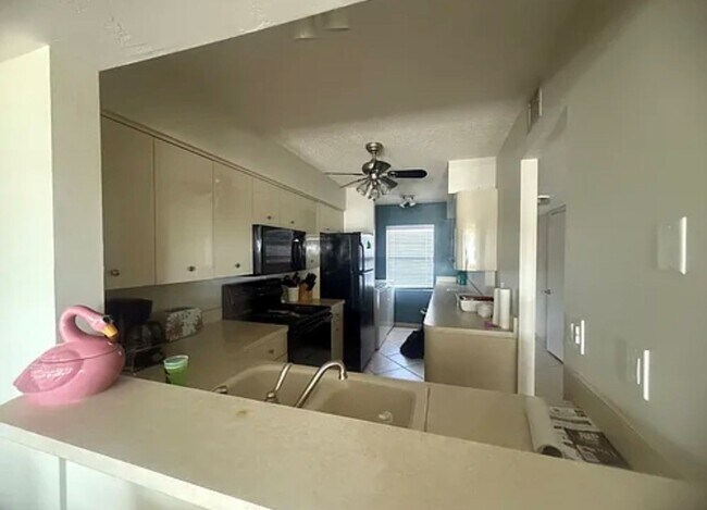 Building Photo - BEACH LIFE! 2/2 CONDO FOR RENT - ACROSS FROM THE OCEAN!