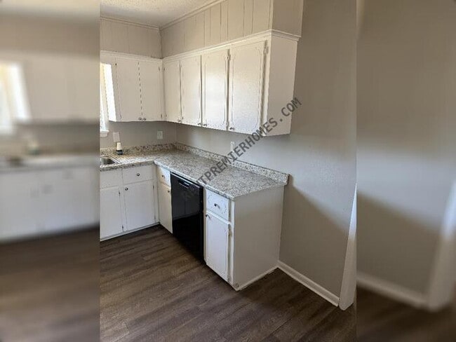 Building Photo - 10801 Excalibur Dr