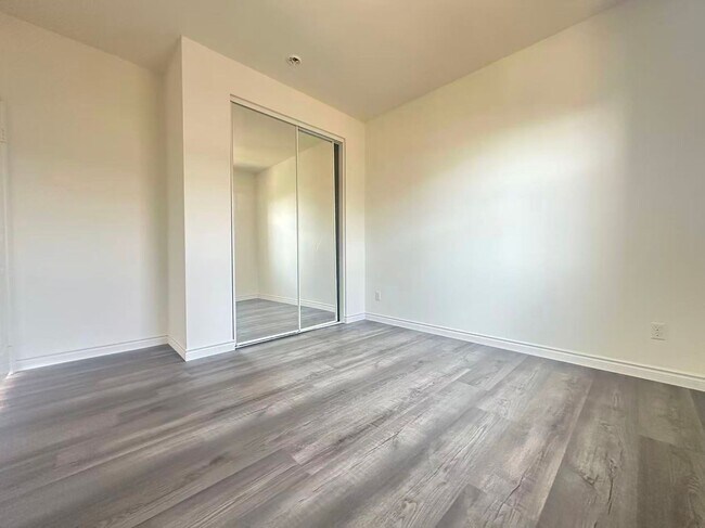 Building Photo - 5862 Ginger Dr