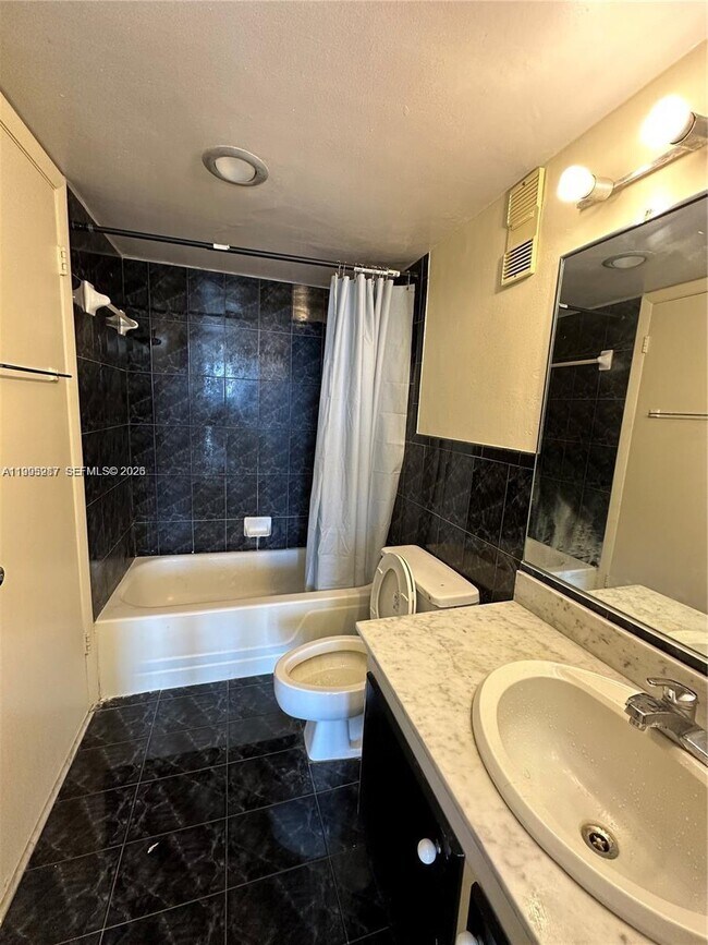 Building Photo - 1200 NE Miami Gardens Dr