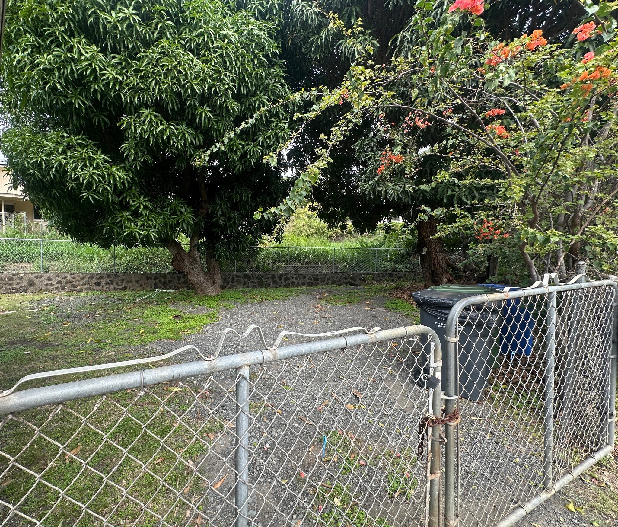 3 Car Parking - 1670 Pensacola St