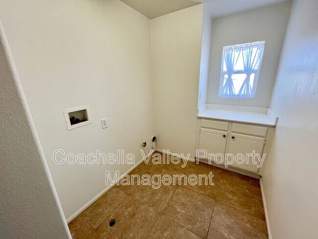 Building Photo - 62806 Kitetail Dr