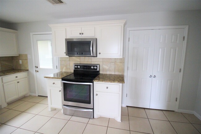 Building Photo - 6610 Loma Vista St