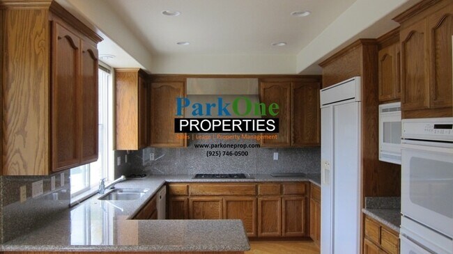 Building Photo - Large Danville Home with Pool