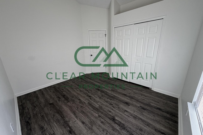 Building Photo - MOVE-IN SPECIAL! FREE RENT!