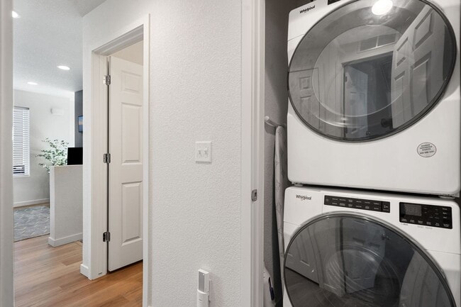 Building Photo - MODERN TWO STORY 2 BED/2 BATH IN BANNING LEWIS RANCH!