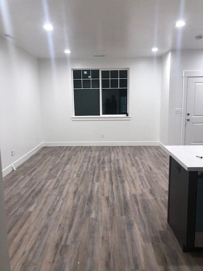 Building Photo - 402 W 100 S