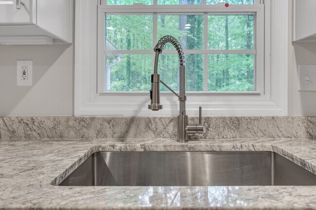 Building Photo - Prestigious Dunwoody Georgia