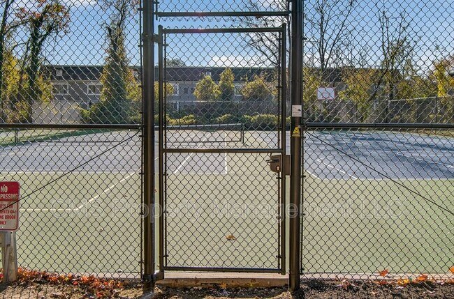 Building Photo - 14 Carol Ct