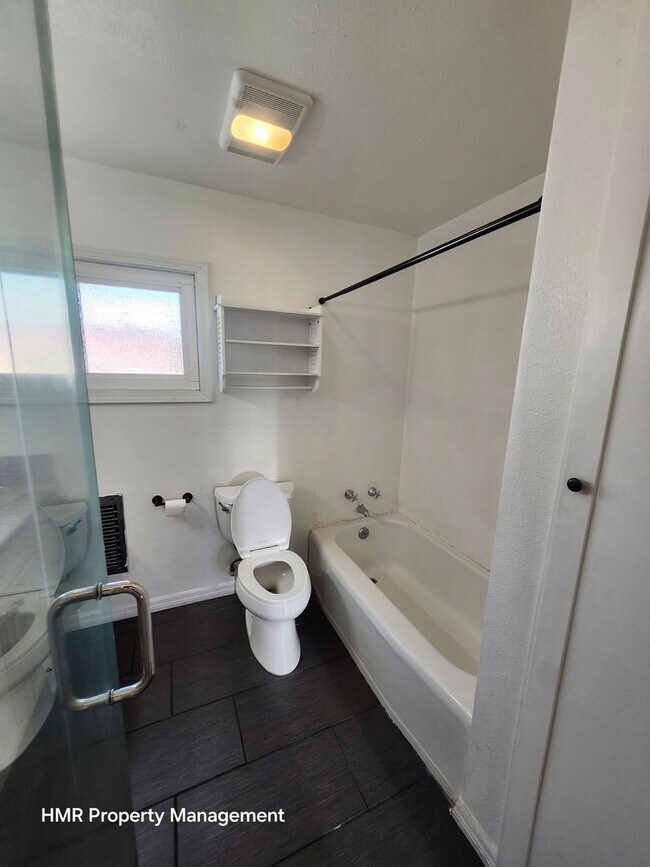 Building Photo - Newly Remodeled Home in Pomona