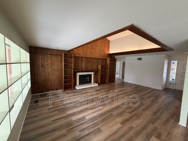 Building Photo - 710 NW Midland Ave