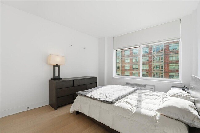 Building Photo - 1400 Hudson St