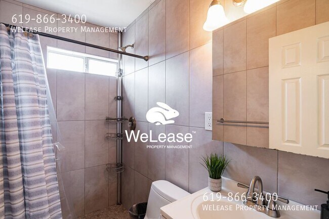Building Photo - 4833 1/2 Lantana Drive-