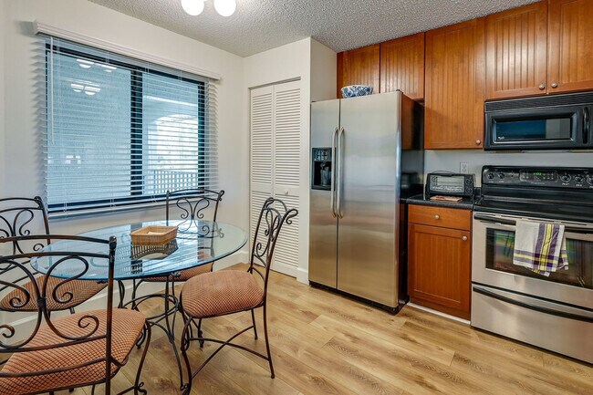 Building Photo - 5708 Deauville Cir