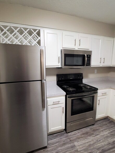 1 BR - Remodel Kitchen - St. Francis Apartments "In the Highlands"