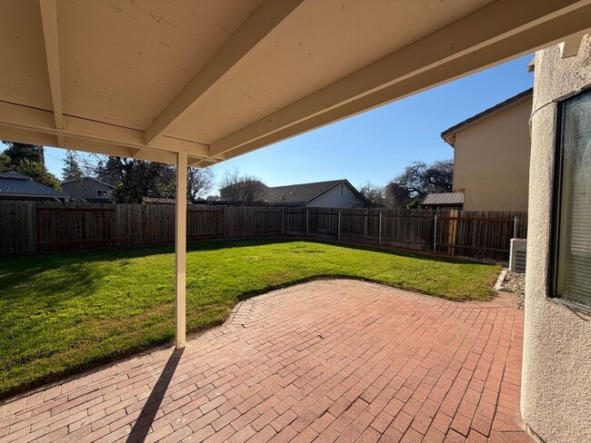 Building Photo - 3 Bed | 2.5 Bath | 2150SF | 2 Car Garage | Two Story | Tenant pays $190 for WS&G