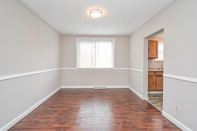 Building Photo - 4893 N Overlook Ave