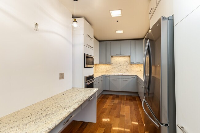 Building Photo - 700 Front St