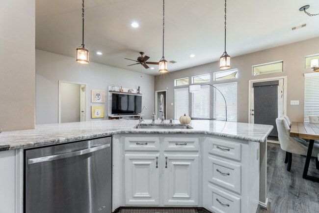 Building Photo - 10923 Starling Creek Dr