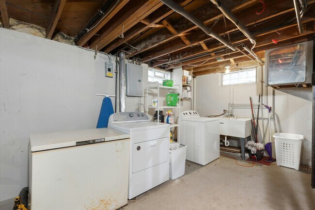 Building Photo - 1319 Amelia St