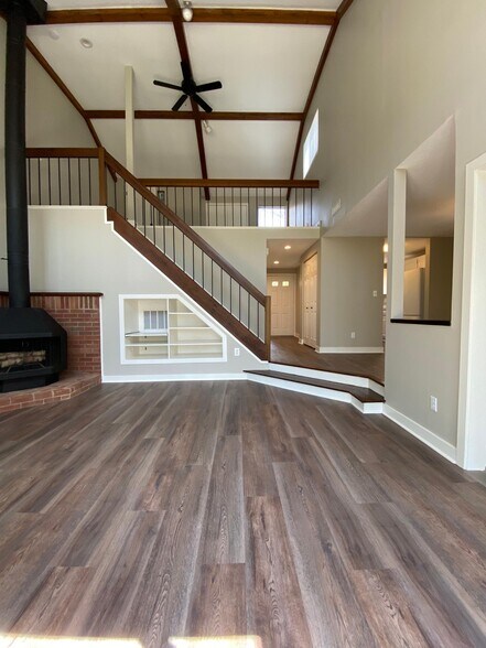 Building Photo - 40 Farmington Chase Cres