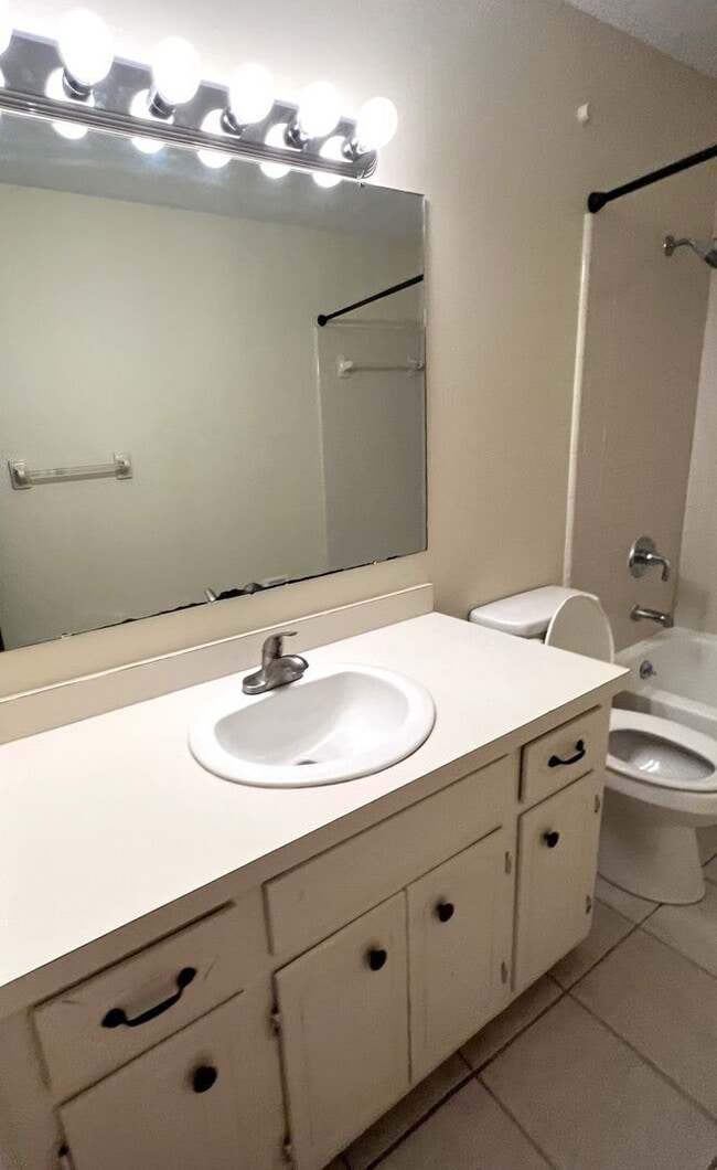 Building Photo - Two story duplex home! feels private like ...