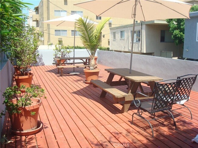 Building Photo - 11921 Goshen Ave