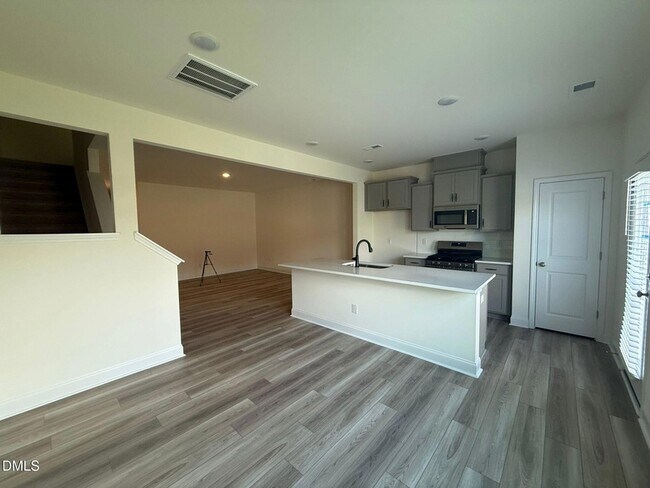 Building Photo - 66 Bloodroot St