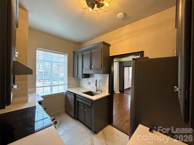 Building Photo - 301 W 10th St