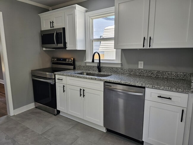 Building Photo - 132 N Beech Ave