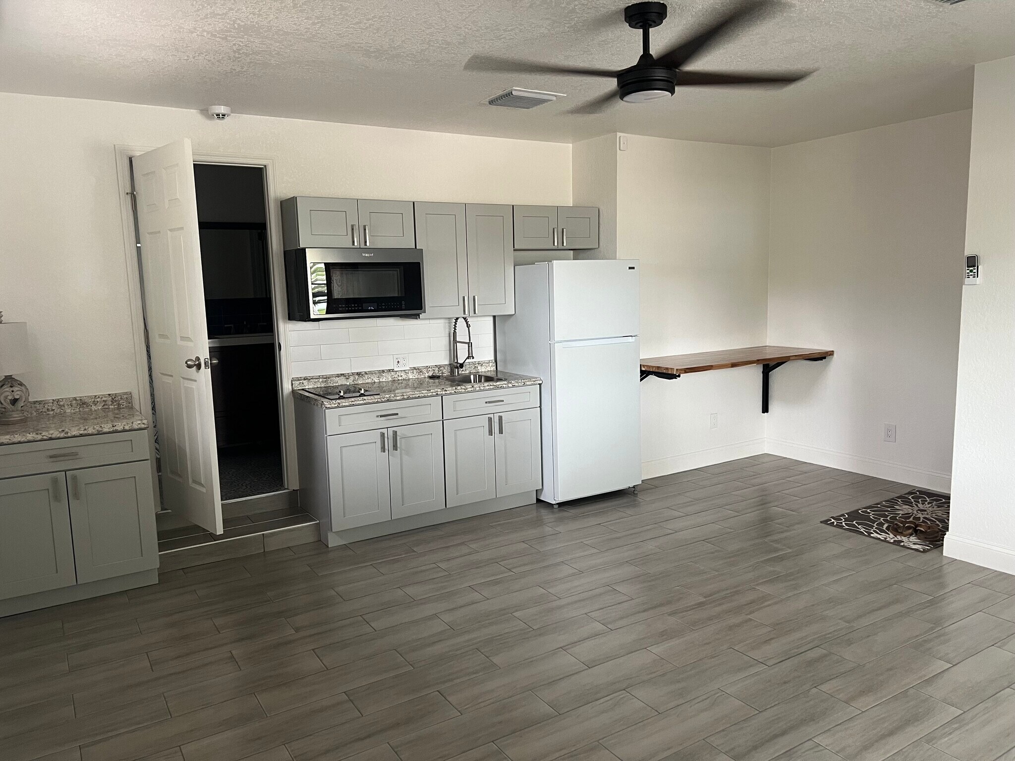 Building Photo - 1809 Barksdale Dr
