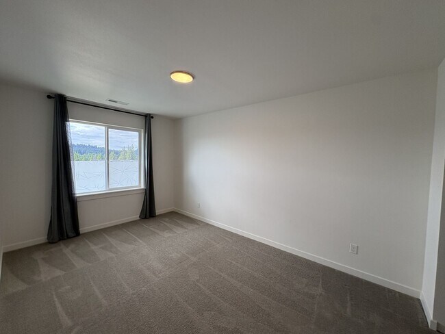 Building Photo - 6157 Blue River Dr SE