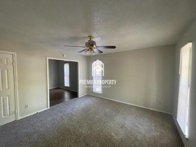 Building Photo - 2225 Eveningview - HALF OFF FIRST MONTH'S ...