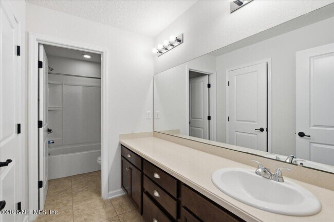 Building Photo - 102 Ann Scott Dr