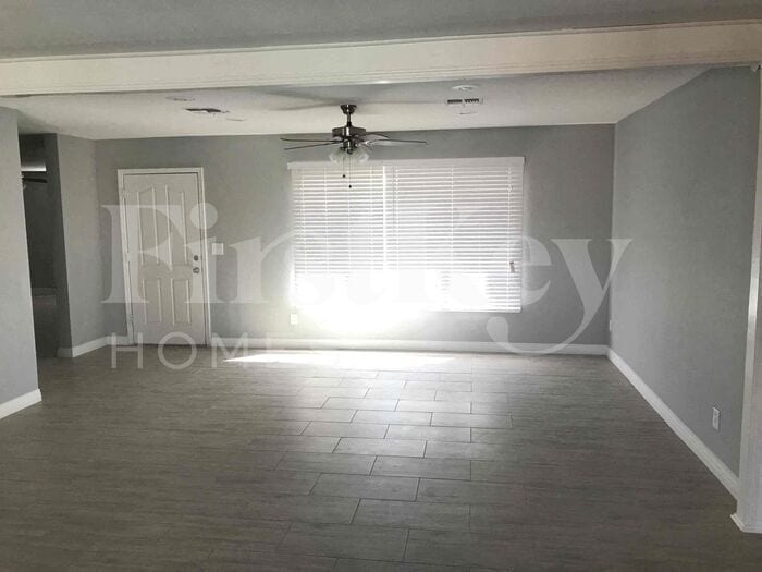 Building Photo - 4818 W Christy Dr