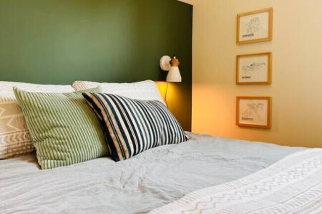 Building Photo - 2381 S Cherokee St