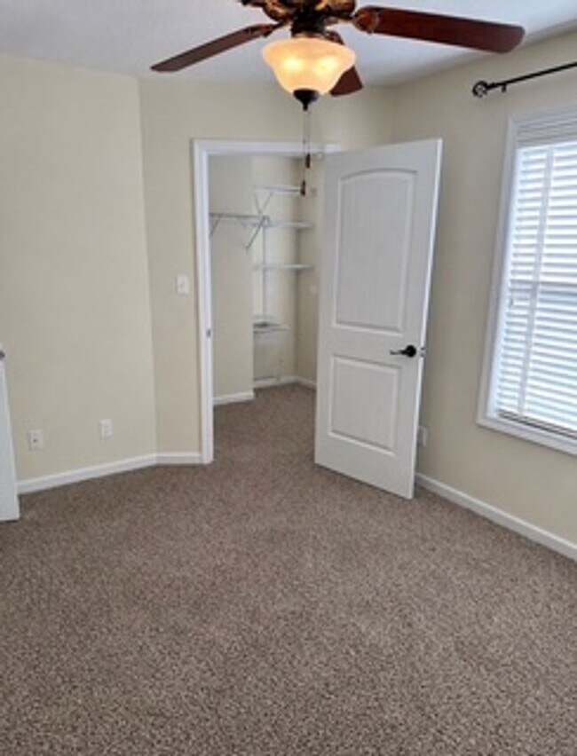 Building Photo - Maryville 37803 - 3 bedroom 2.5 bath home - Call Debra Johnson (865) 591-8281
