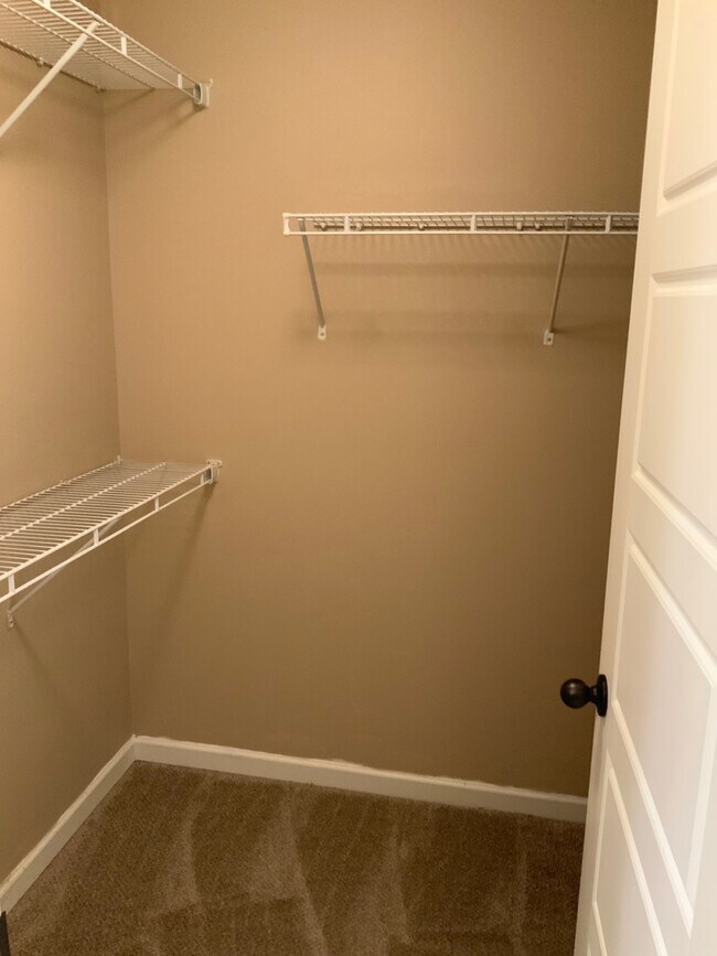 Building Photo - Move-in Ready $500.00 off 1st month rent C...