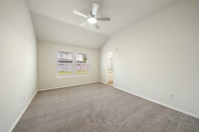 Building Photo - 305 Golden Oak Dr