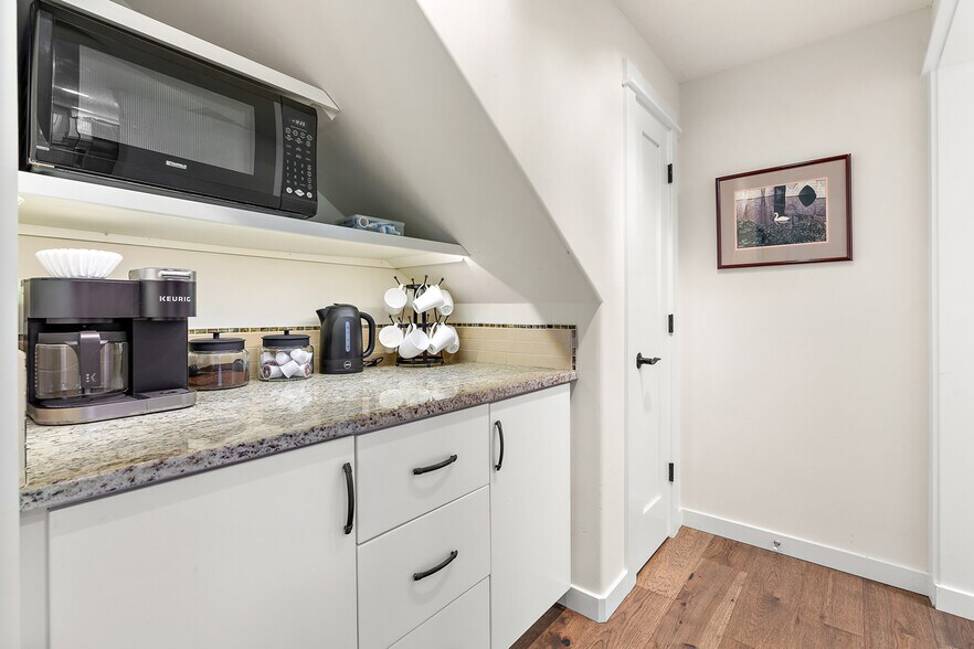 Building Photo - 3541 N Plantation River Dr