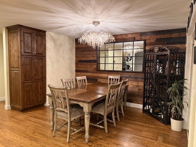 Building Photo - 1174 River Bluff Dr