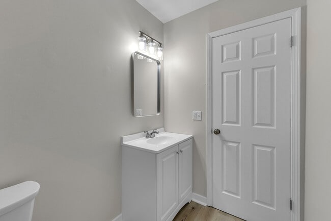 Building Photo - 2331 Deerfield Ct