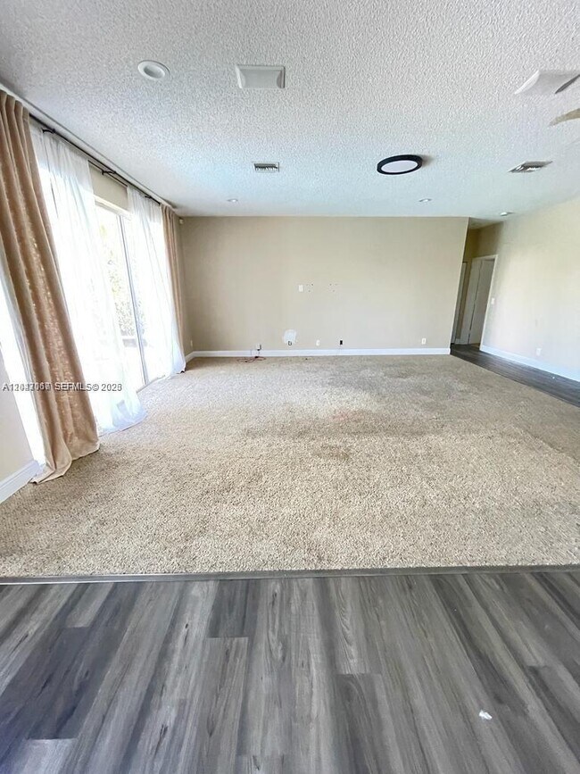 Building Photo - 558 Stonemont Dr