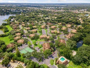 Building Photo - 1/1 Condo in Gated Lakefront Community of Altamonte Springs!