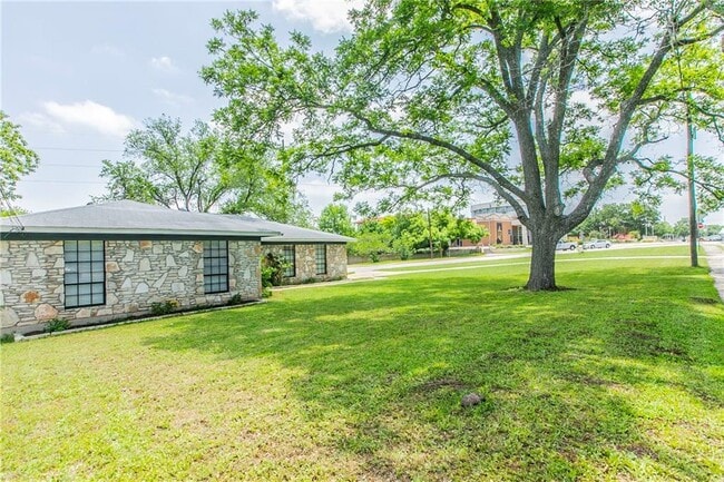 Building Photo - 1171 Angelina St