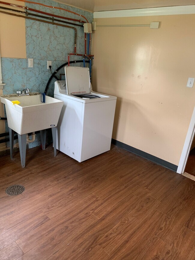 Building Photo - 1206 1st St NE