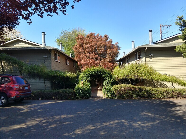 Primary Photo - 2707 SE 50th Ave